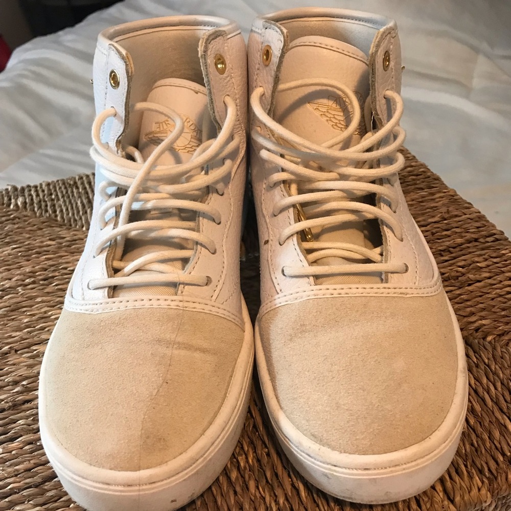 Sneakers - Picture 2 of 4